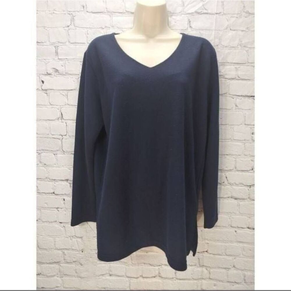 Stephanie Rogers Women's Size Small Blue Long Sleeve V-neck Shirt.